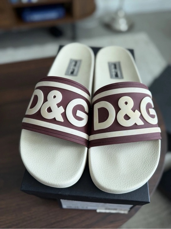 Dolce & Gabbana Cream and Burgundy D&G Logo Slide Sandals main image 4